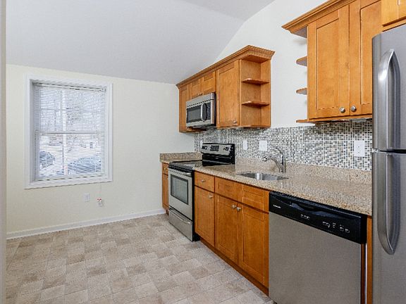 3rd image of 9 Main St #1B-1Ba-717Sqft