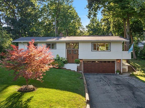 2nd image of 6023 Paramus