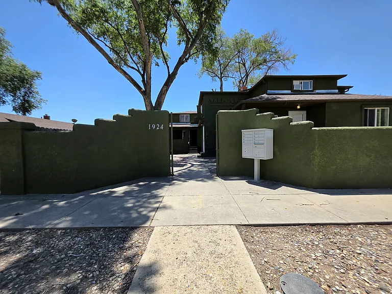 1924 E 5th St #6 — Photo 7