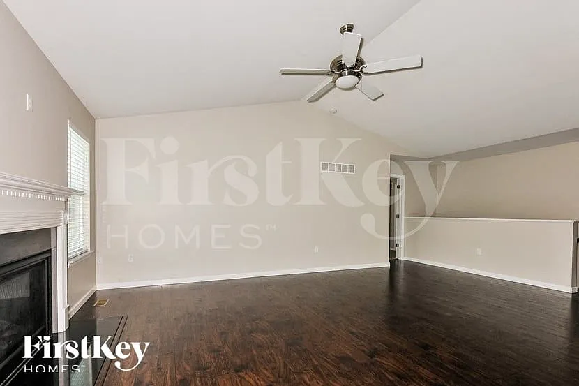 3 bed, 2.0 bath, 1740 sqft, $3,035 — Photo 3