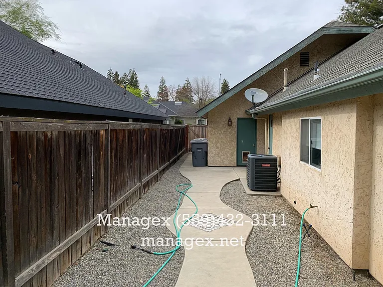 515 E Braddock Dr — Photo 24
