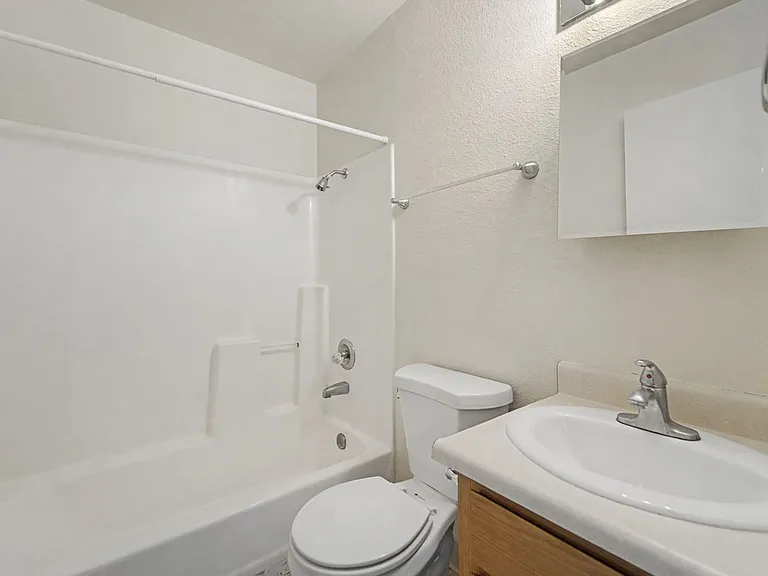 Joshua Tree Apartments — Photo 29