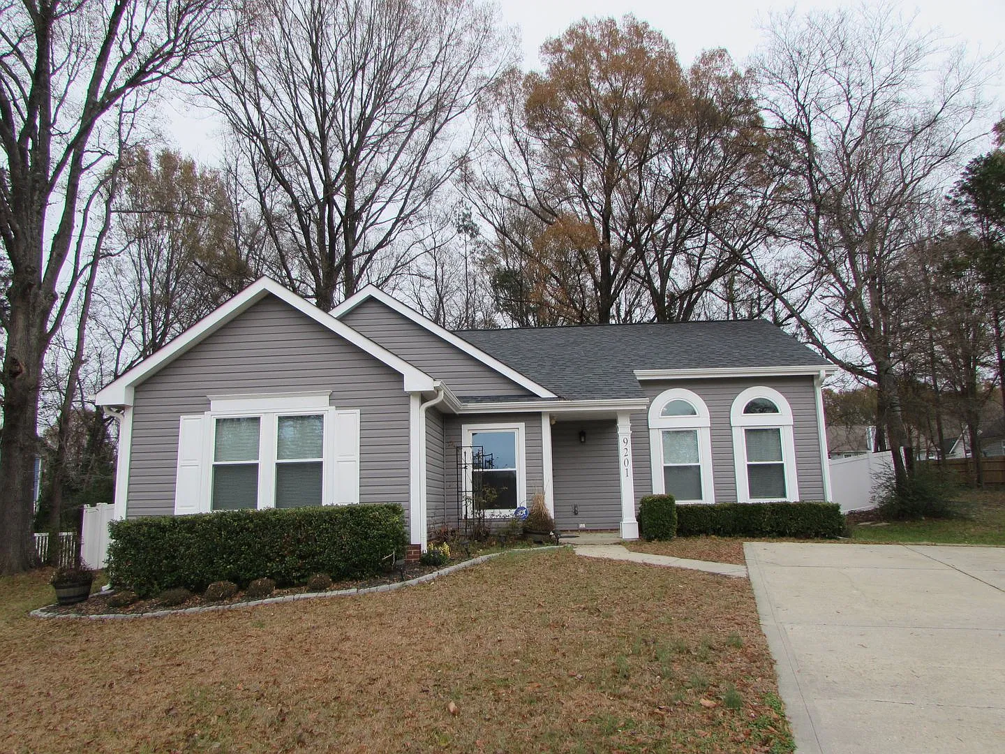 3 Bed/2 Bath Ranch Home in Charlotte - Cul de Sac - Level Lot - Fenced Back Yard - Storage Shed — Photo 1