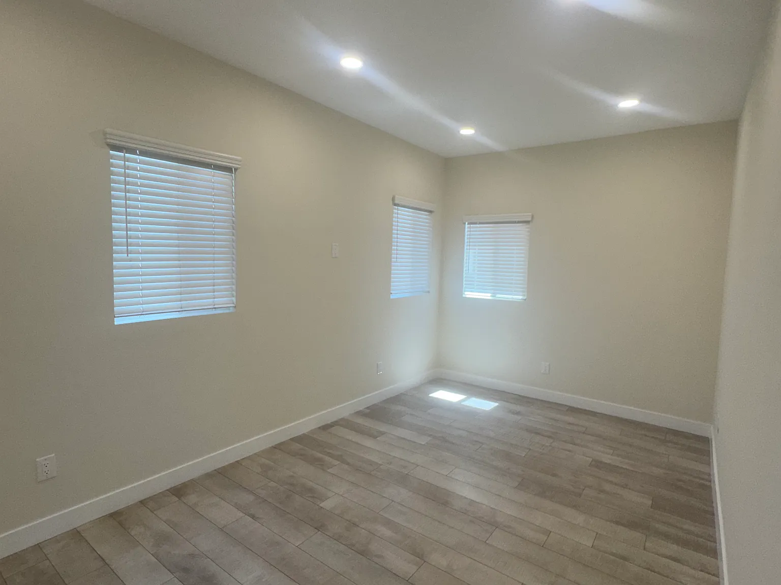 3 bed, 2000 sqft, $3,800 — Photo 3