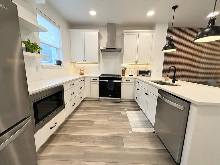 Kitchen backsplash has been installed since picture was taken.