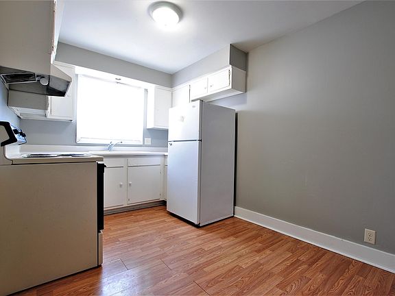 2nd image of 1422 Military Ave #2