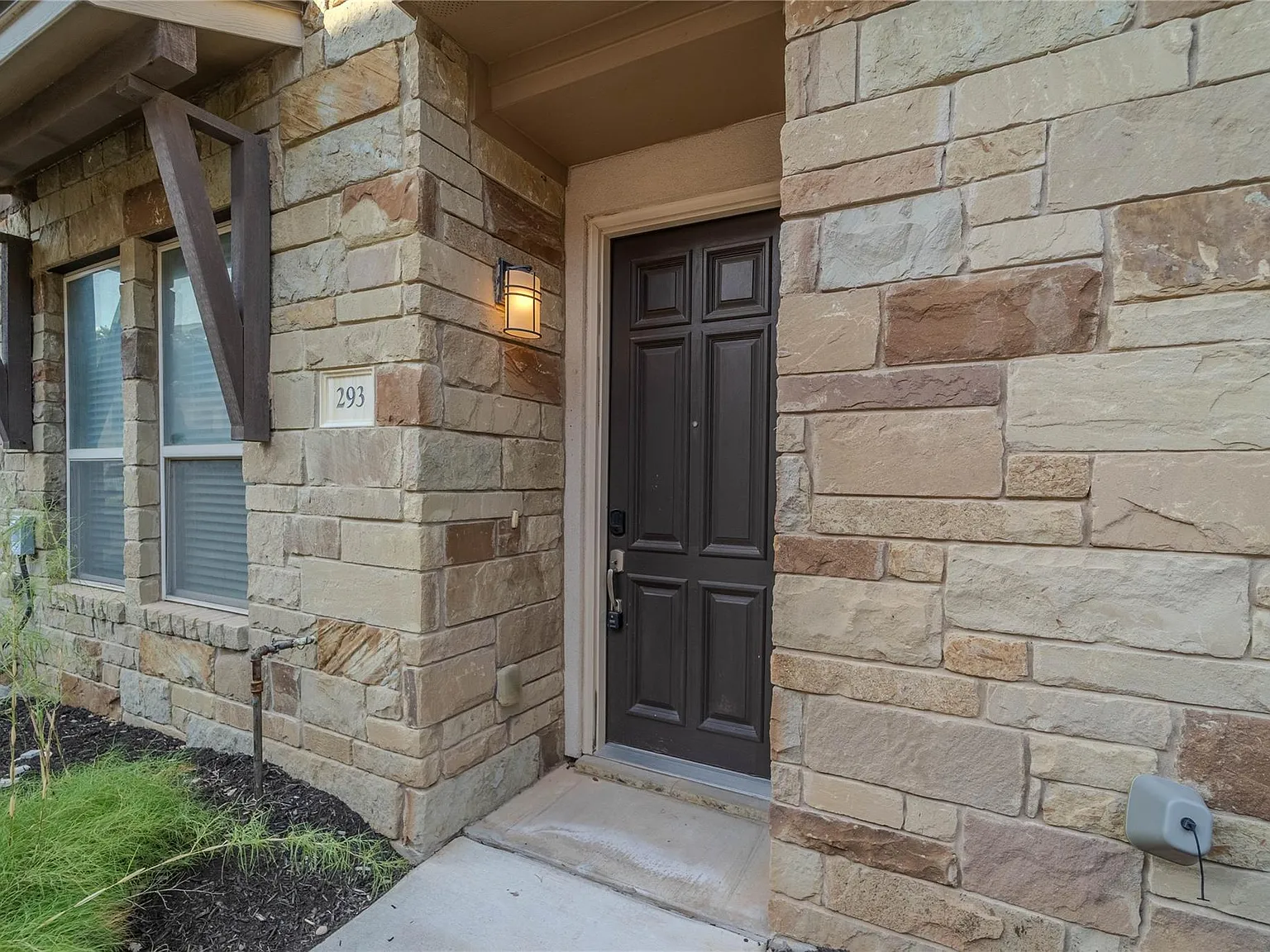 3 bed, 2.5 bath, 1779 sqft, $2,100 — Photo 1