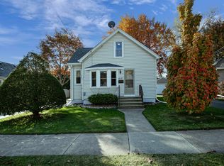 617 8th St, Menasha, WI 54952