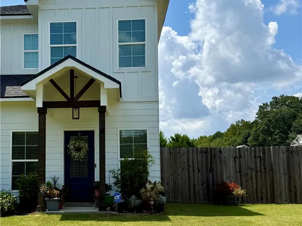 105 Cove Creek Dr, Opelika, AL 36804