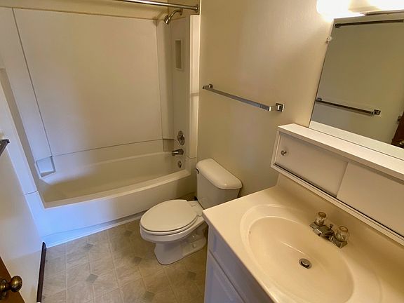 2nd image of 1509 State St APT 4