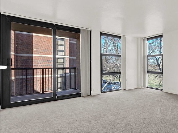 3rd image of 3041 S Michigan Ave Unit 306