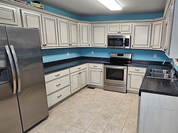 5th image of 150 Teal Dr