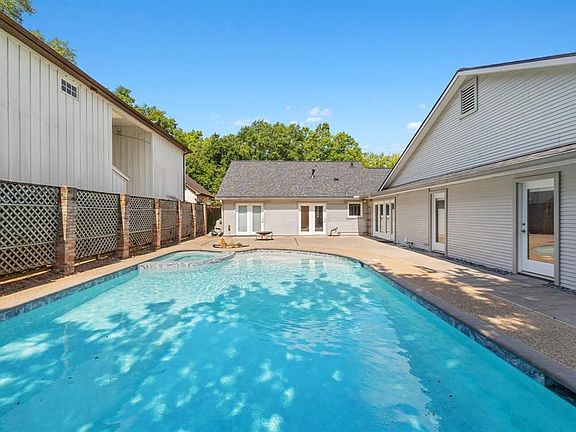 4th image of 406 E Cowan Dr