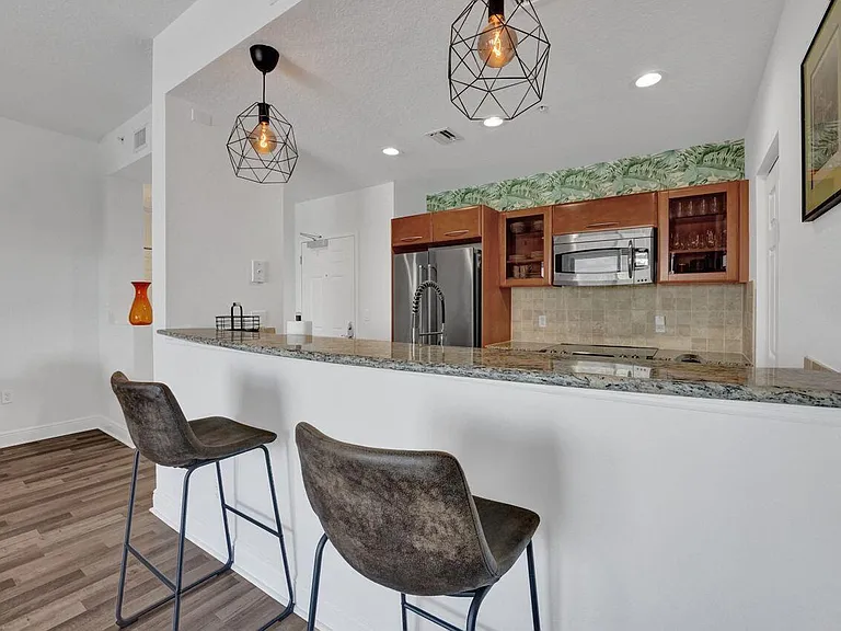 511 Lucerne Ave #613 — Photo 10