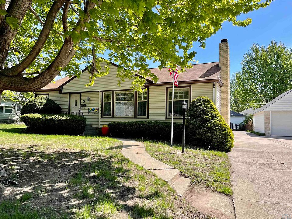 1st image of 5 Colonial Cir