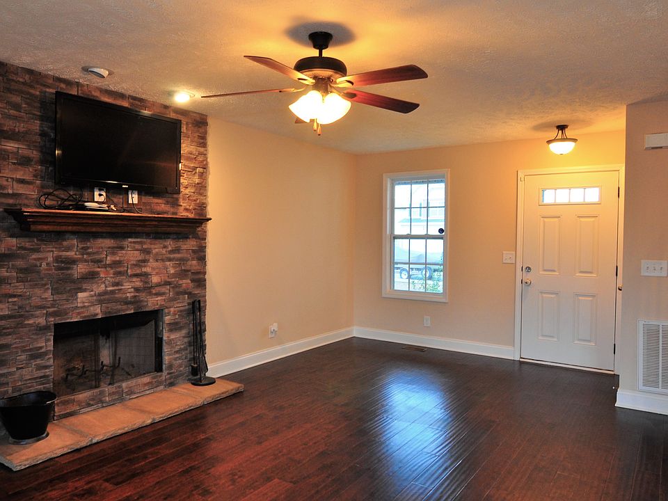 1st image of 542 Falkland Cir