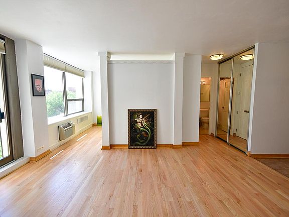 5th image of 1460 N Sandburg Ter APT 707