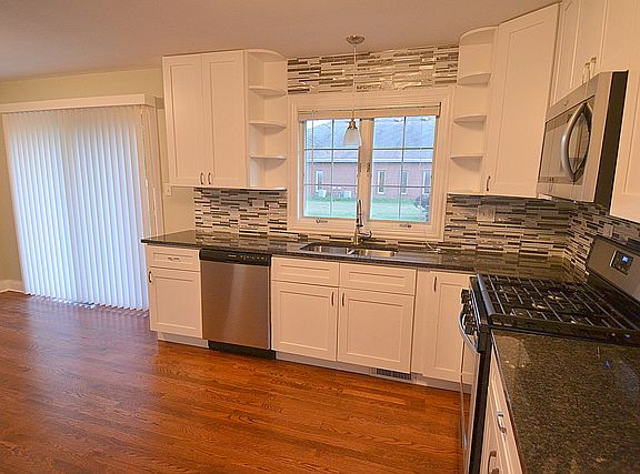 5th image of 451 E 164th Pl