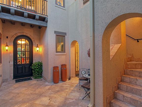 3rd image of 23 Camelot Oaks Ct