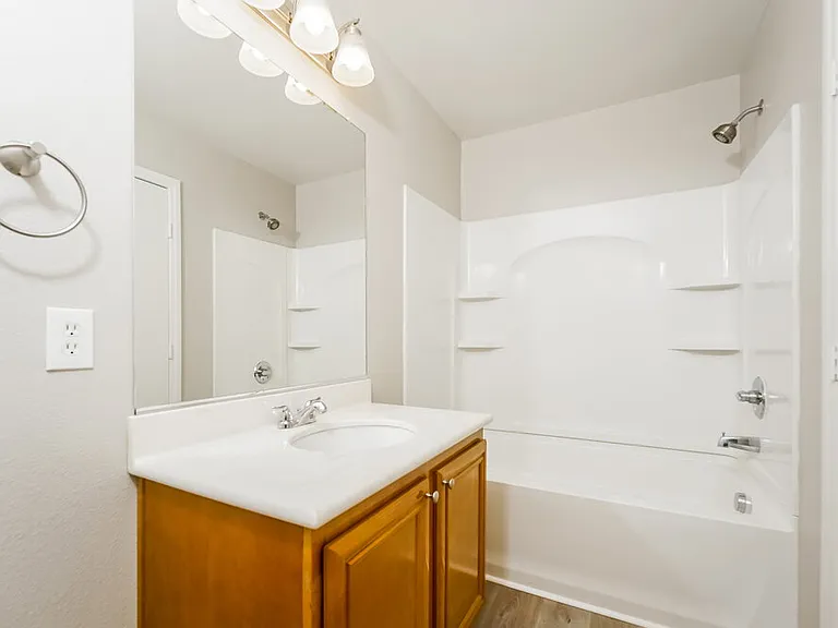 6352 Glenolden St — Photo 17