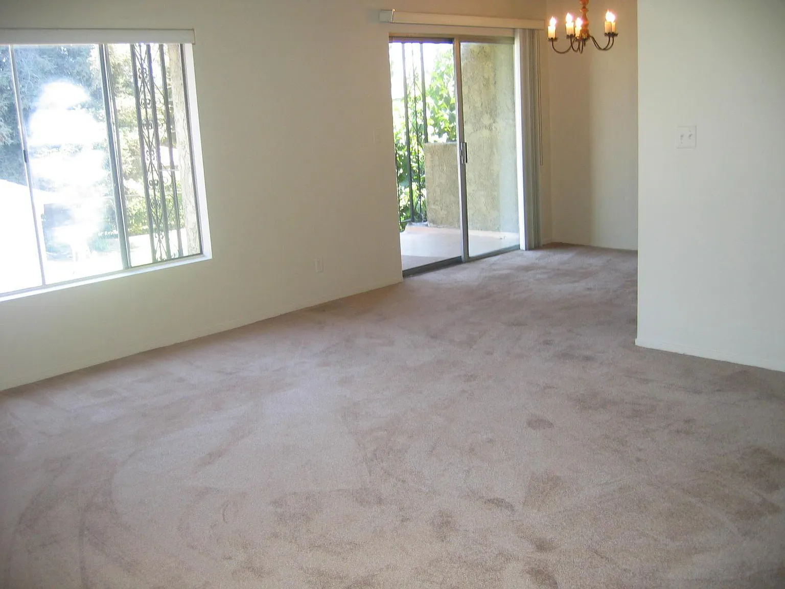 119 W Live Oak St — Photo 2