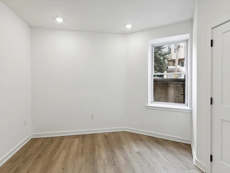 1533 N Sydenham St #A — Photo 4