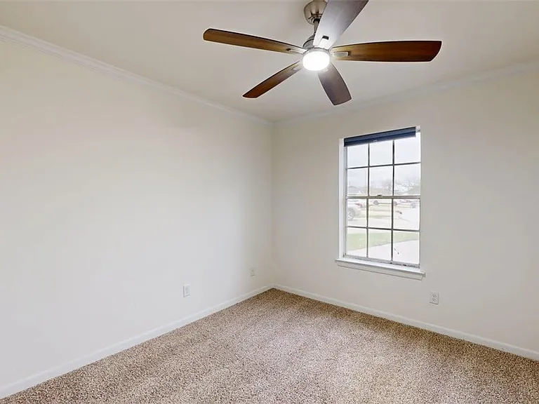 1605 Cloverdale Ct — Photo 8