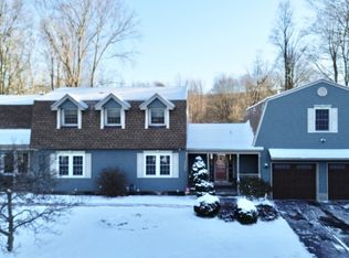 1086 Weldon Rd, Oak Ridge, NJ 07438
