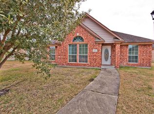 133 Silverbell Cir, Lake Jackson, TX 77566