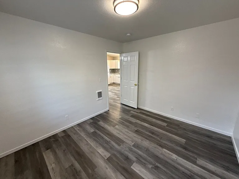 1265 Poplar St — Photo 11