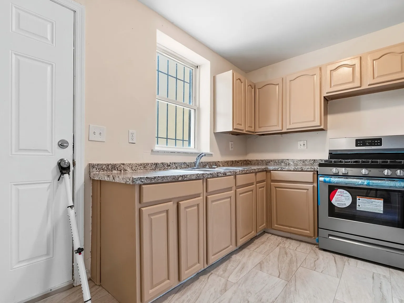 3 bed, 1800 sqft, $1,900 — Photo 3