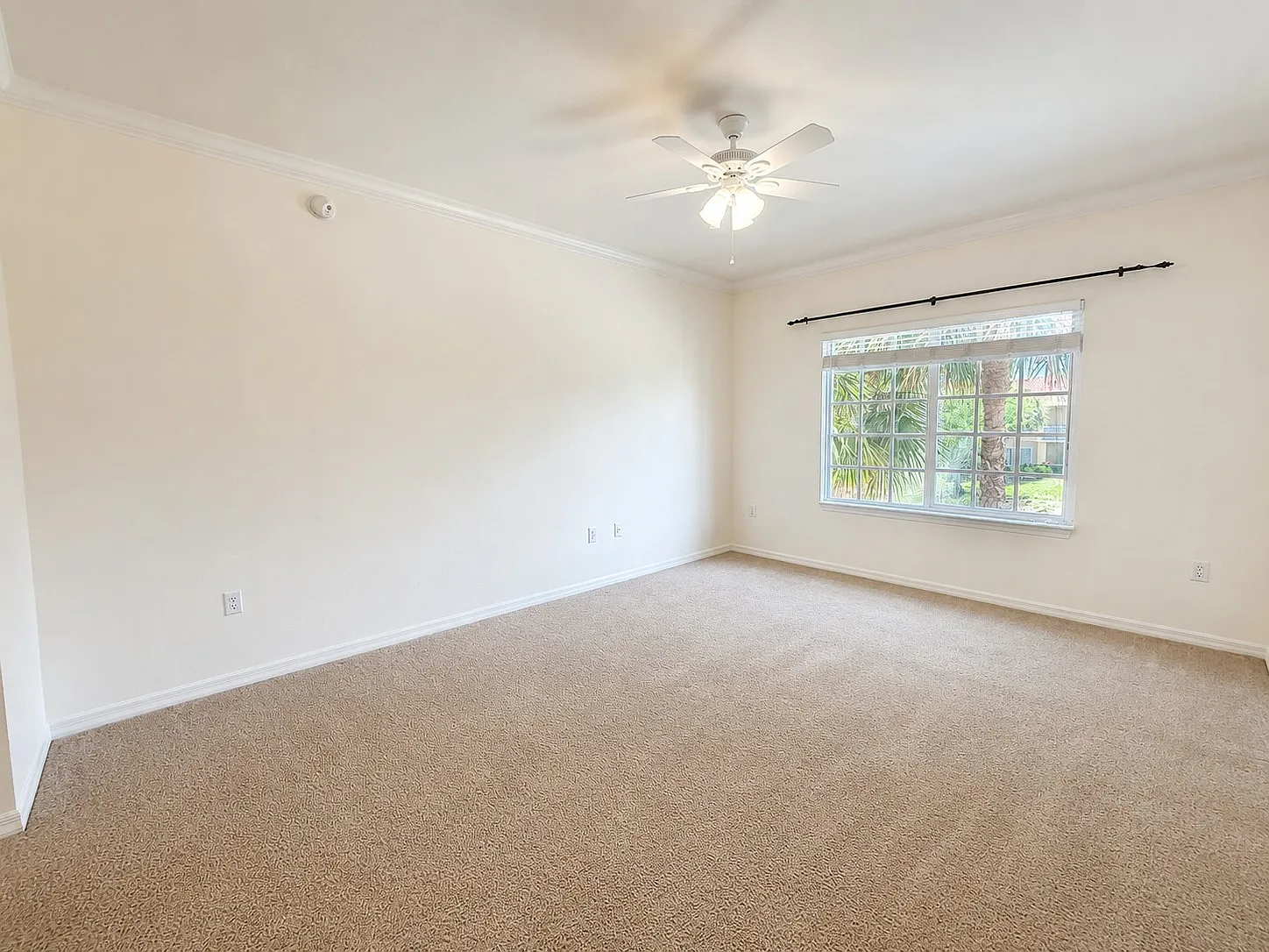 3 bed, 1828 sqft, $2,200 — Photo 4