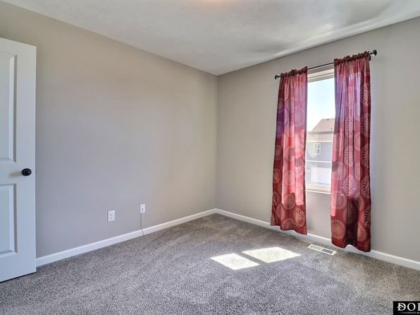 2215 N Aaron Way, Fremont, NE 68025