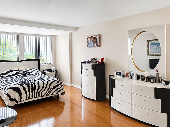 5th image of 1731 Beacon St #U316
