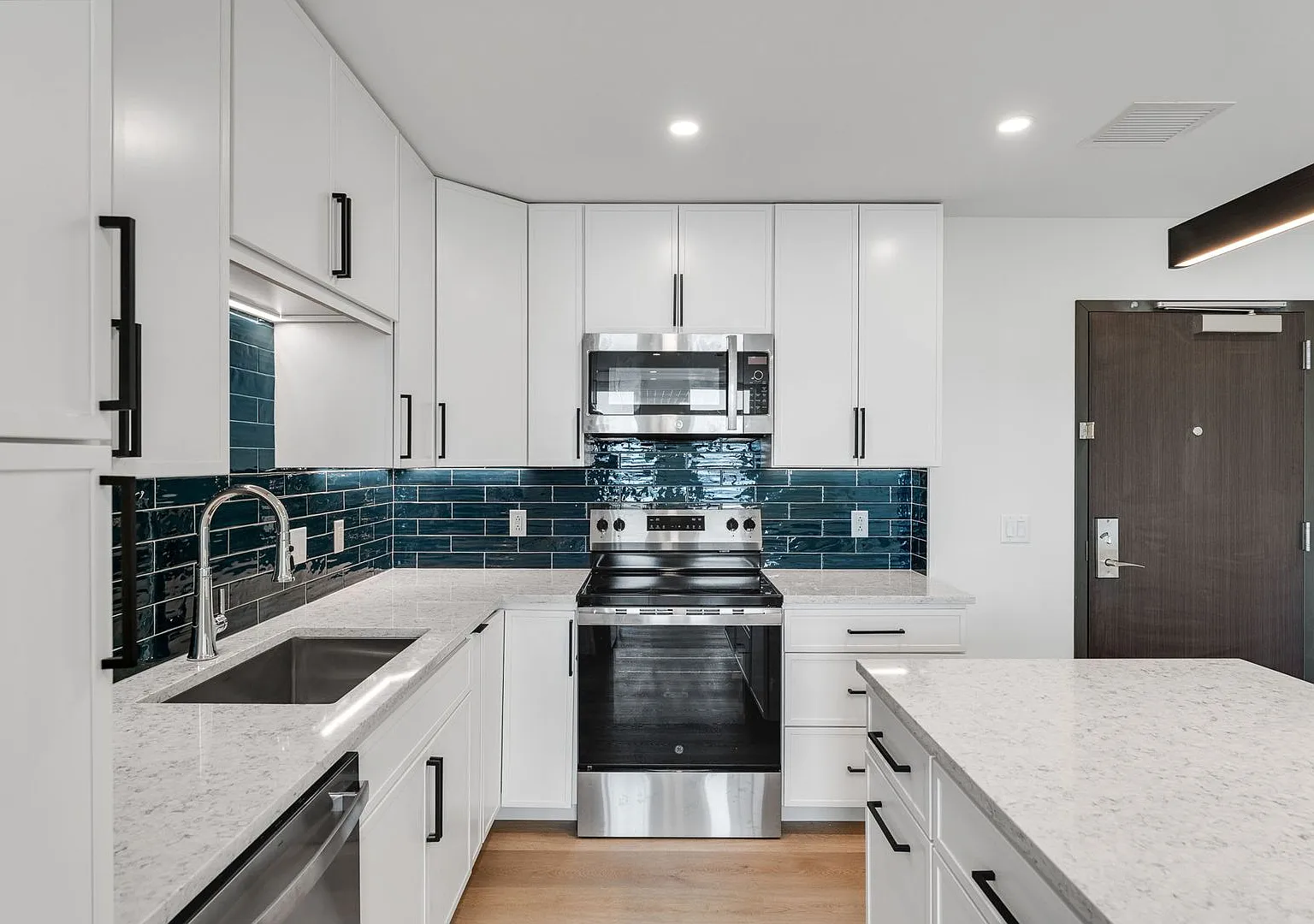 Bank Street Apartments at Burlington Square — Photo 4