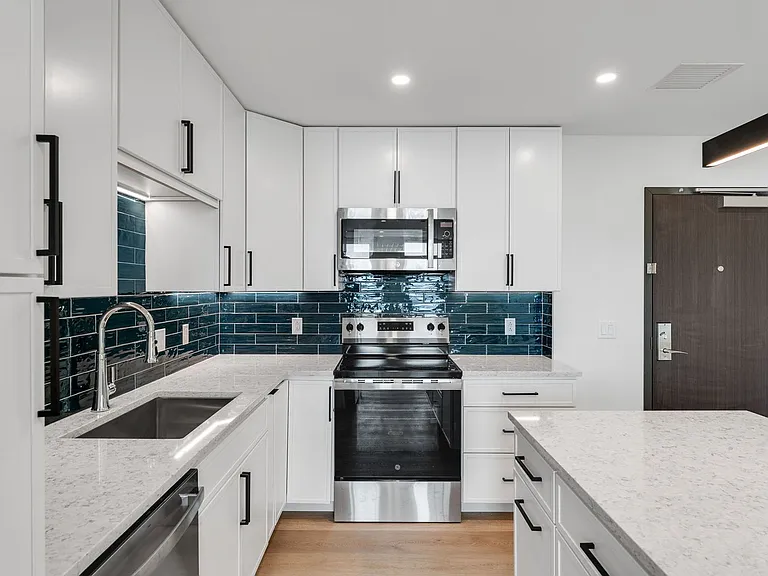 Bank Street Apartments at Burlington Square — Photo 5