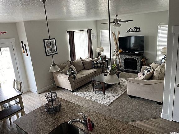 3rd image of 14827 S Garrison Ln