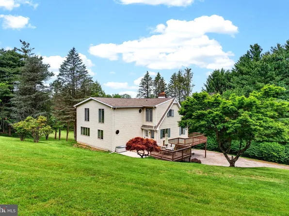 8390 Blooming Grove Rd, Glen Rock, PA 17327