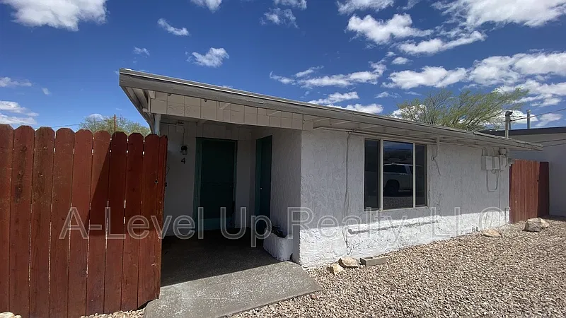 1 bed, 1.0 bath, 550 sqft, $950 — Photo 2