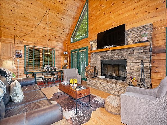 4th image of 340 Balsam Lane