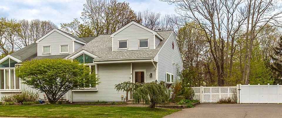 1st image of 4 Lauren Dr
