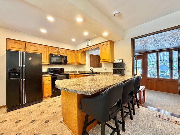 2nd image of 839 Sussex Dr