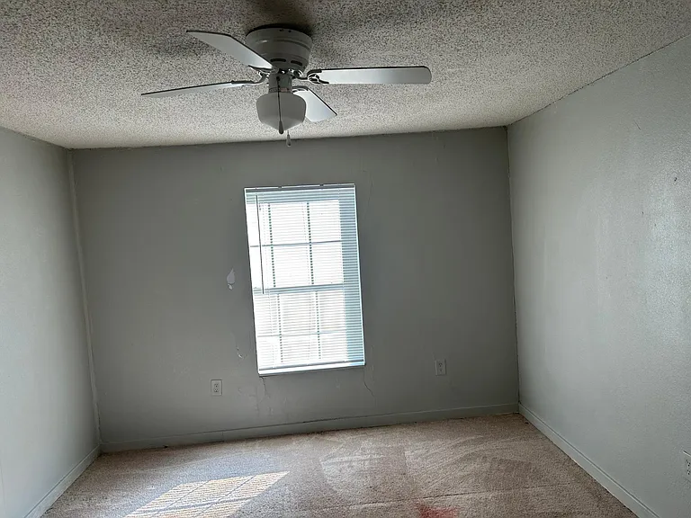 300 S Houston St — Photo 9