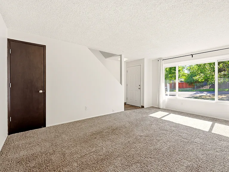 182-184 SW Wallula Ave — Photo 5