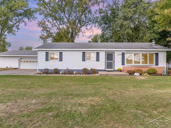 2838 W Wheeler Rd, Midland, MI 48642
