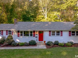 96 Glenwood Dr, Guilford, CT 06437