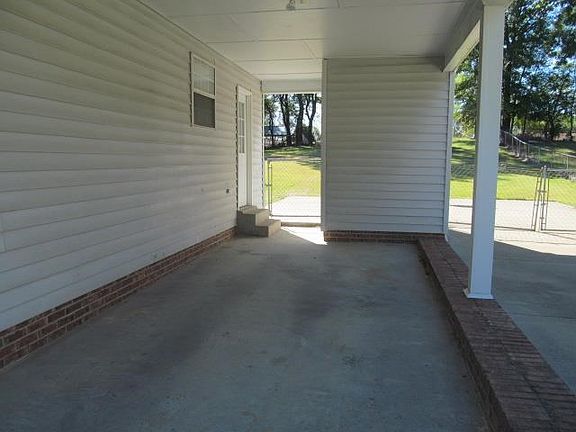 4th image of 624 Helton Dr