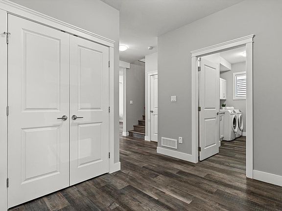 5th image of 470 Fort St