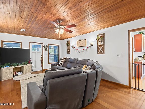 5th image of 16214 Shaw Rd