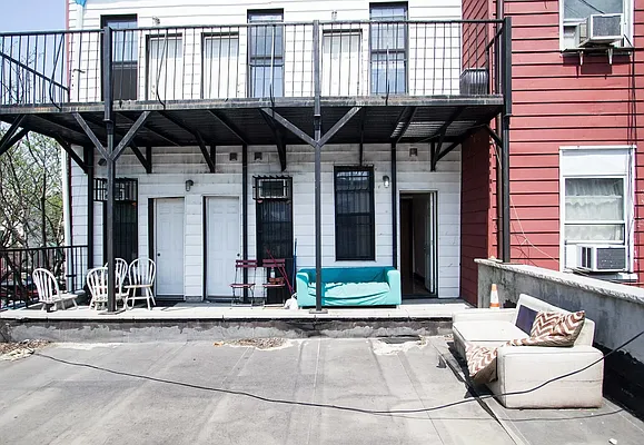 Rented by Batra Group Inc | media 8